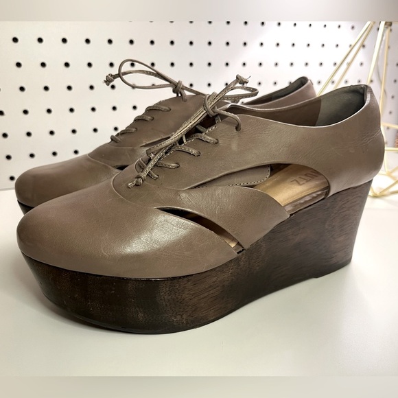 Schultz Taupe Cut Out Wooden Wedge Platform Lace Up Shoes Size 8.5B Boho Mod - Picture 1 of 16